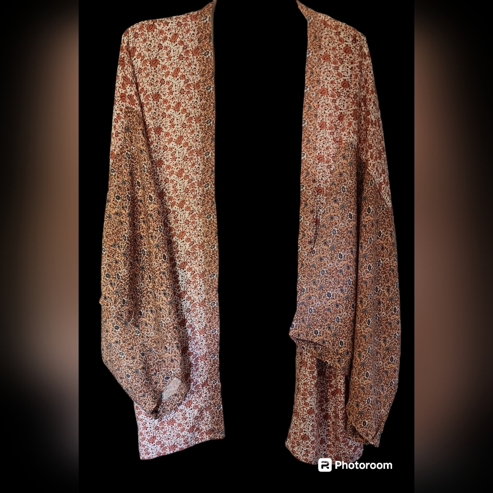 SIM & SAM Cardigan. SIZE S/M. 100% Rayon